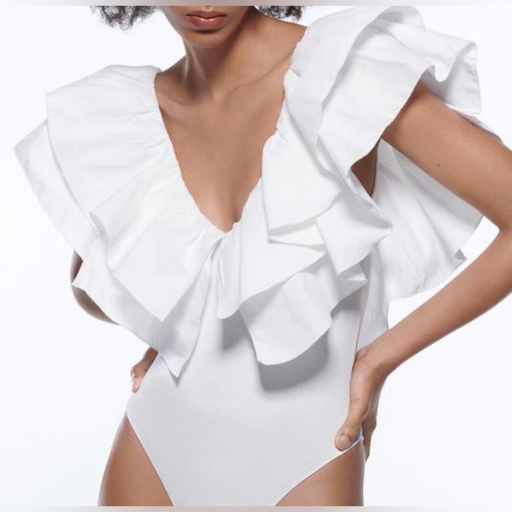 Zara bodysuit! So cute barely worn! Flattering and comfortable!